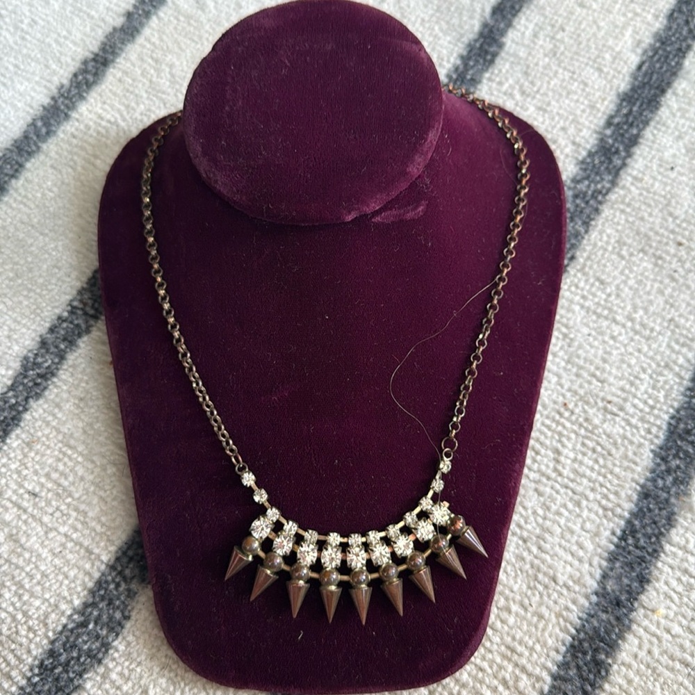 Elegant Gold Necklace with Timeless Charm